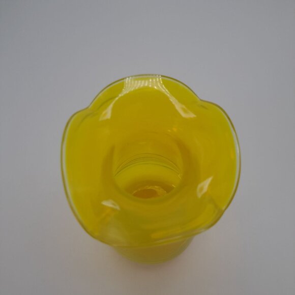 Vintage Yellow Blown Glass Vase With Ruffled Edge - Picture 6 of 10